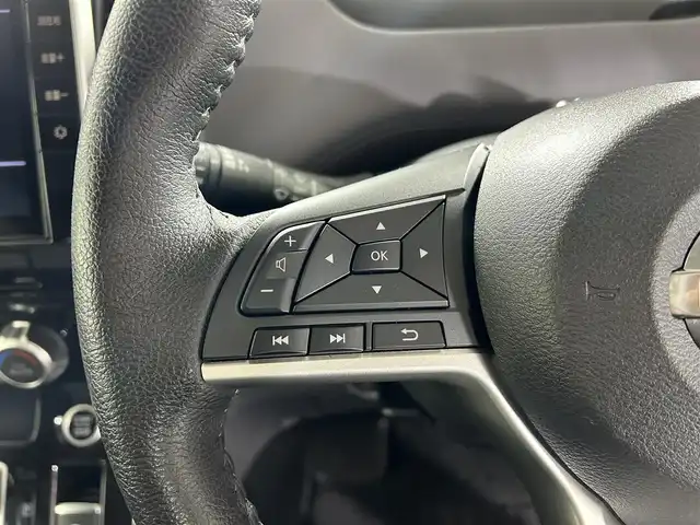 日産 セレナ ハイウェイスター V 佐賀県 2022(令4)年 0.7万km オレンジ 純正10インチナビ/社外フリップダウンモニター/バックカメラ/福祉車両/助手席スライドアップシート/車椅子収納装置/衝突被害軽減システム/プロパイロット/レーンアシスト/レーダークルーズコントロール/ロードサインアシスト/オートライト/オートマチックハイビーム/LEDヘッドライト/LEDフォグライト/電子パーキング/オートブレーキホールド/前方ドライブレコーダー/ビルトインETC/両側パワースライドドア/ハンズフリースライドドア/ステアリングヒーター/運転席シートヒーター/後席サンシェード/シートバックテーブル/ISOFIX対応/純正フロアマット/純正16インチアルミホイール/ステアリングスイッチ/プッシュスタート/スマートキー