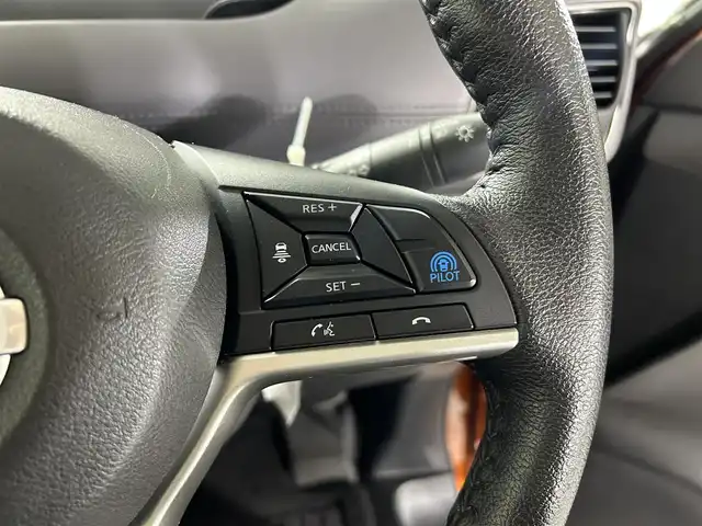 日産 セレナ ハイウェイスター V 佐賀県 2022(令4)年 0.7万km オレンジ 純正10インチナビ/社外フリップダウンモニター/バックカメラ/福祉車両/助手席スライドアップシート/車椅子収納装置/衝突被害軽減システム/プロパイロット/レーンアシスト/レーダークルーズコントロール/ロードサインアシスト/オートライト/オートマチックハイビーム/LEDヘッドライト/LEDフォグライト/電子パーキング/オートブレーキホールド/前方ドライブレコーダー/ビルトインETC/両側パワースライドドア/ハンズフリースライドドア/ステアリングヒーター/運転席シートヒーター/後席サンシェード/シートバックテーブル/ISOFIX対応/純正フロアマット/純正16インチアルミホイール/ステアリングスイッチ/プッシュスタート/スマートキー