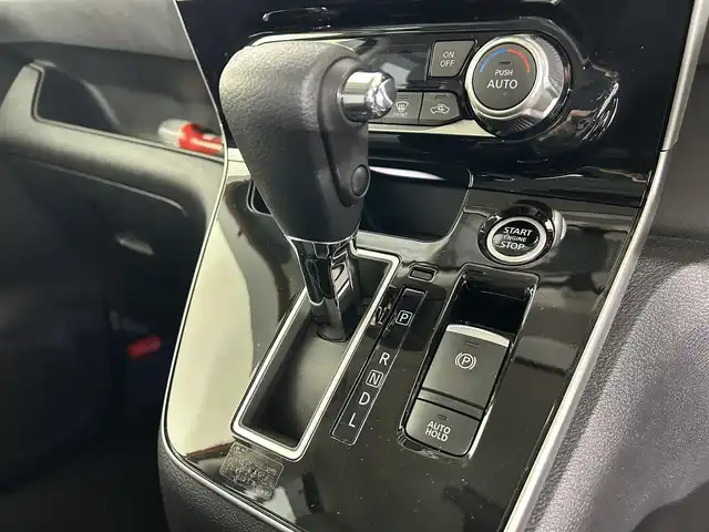 日産 セレナ ハイウェイスター V 佐賀県 2022(令4)年 0.7万km オレンジ 純正10インチナビ/社外フリップダウンモニター/バックカメラ/福祉車両/助手席スライドアップシート/車椅子収納装置/衝突被害軽減システム/プロパイロット/レーンアシスト/レーダークルーズコントロール/ロードサインアシスト/オートライト/オートマチックハイビーム/LEDヘッドライト/LEDフォグライト/電子パーキング/オートブレーキホールド/前方ドライブレコーダー/ビルトインETC/両側パワースライドドア/ハンズフリースライドドア/ステアリングヒーター/運転席シートヒーター/後席サンシェード/シートバックテーブル/ISOFIX対応/純正フロアマット/純正16インチアルミホイール/ステアリングスイッチ/プッシュスタート/スマートキー