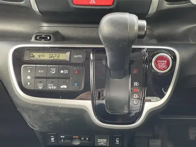 ホンダ Ｎ ＢＯＸ G Lパッケージ 青森県 2016(平28)年 6.2万km プレミアムホワイトパールⅡ 禁煙車/４WD/Stradaナビ/AM/FM/CD/DVD/フルセグ/Bluetooth/純正エンジンスターター/片側パワースライドドア/シートヒーター/衝突軽減システム/バックカメラ/ビルトインETC/HIDヘッドライト/純正フロアマット/取扱説明書/保証書