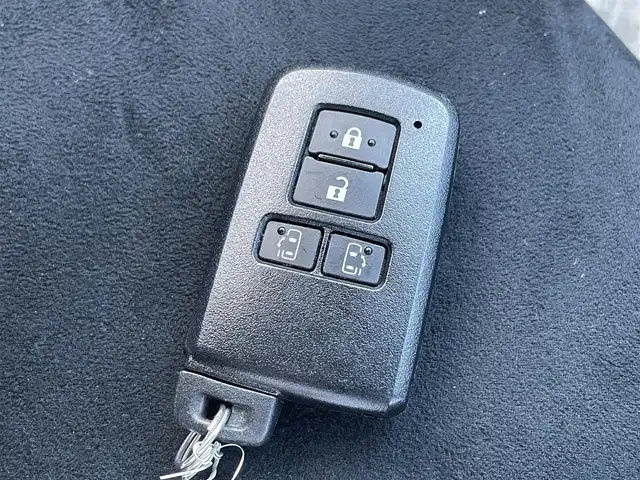 トヨタ エスクァイア Gi プレミアムパッケージ ブラックテーラード 佐賀県 2020(令2)年 3.1万km ブラック 純正9インチSDナビゲーション/・フルセグTV/CD/DVD/SD/Bluetooth/純正フリップダウンモニター/バックカメラ/前方ドライブレコーダー/ビルトインETC/デジタルインナーミラー/両側パワースライドドア/後席エアコン/ハーフレザーシート/DN席シートヒーター/キャプテンシート/ISOFIX対応/革巻きステアリング/ステアリングヒーター/ステアリングリモコン/純正15インチアルミホイール/純正LEDヘッドライト/・オートマチックハイビーム/純正LEDフォグランプ/純正フロアマット/純正ドアバイザ―/新車保証書/トヨタセーフティセンス/・クルーズコントロール/・プリクラッシュセーフティ/・クリアランスソナー/・先行車発進お知らせ機能/・レーンディパーチャーアラート