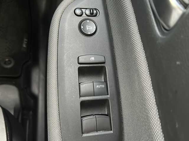 ホンダ フィット e:HEVクロスター 茨城県 2021(令3)年 3.7万km クリスタルブラックパール ワンオーナー/純正ナビ/　　【フルセグ、BT、CD、DVD】/バックカメラ/ホンダセンシング/路外逸脱抑制機能/衝突防止装置/レーンアシスト/横滑り防止装置/コーナーセンサー/アダプティブクルーズコントロール/純正16インチAW/LEDオートライト/純正フロアマット/ETC/スマートキー/プッシュスタート