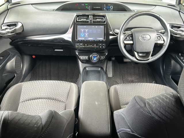トヨタ プリウス S 静岡県 2016(平28)年 8.9万km アティチュードブラックマイカ 純正ナビ/・FM/AM/・SD/・DVD/・CD/・Bluetooth/・フルセグTV/主要装備/・横滑り防止装置/・オートライト/・イエローフォグ/・バックカメラ/・ドライブレコーダー/・ETC/・サイドカーテンエアバッグ/・エンジンスタートボタン/・アイドリングストップ