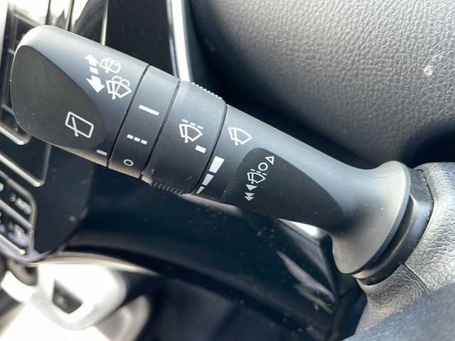 トヨタ プリウス S 岩手県 2017(平29)年 7.1万km グレーメタリック 純正SDナビ/AM/FM/CD/DVD/Bluetooth/フルセグTV/バックカメラ/ビルトインETC/クルーズコントロール/衝突被害軽減ブレーキ/レーンキープアシスト/横滑り防止装置/アイドリングストップ/オートライト/オートハイビーム/LEDヘッドライト/フォグランプ/スマートキー/プッシュスタート/電動格納ミラー/社外15インチAW/純正フロアマット/純正ドアバイザー