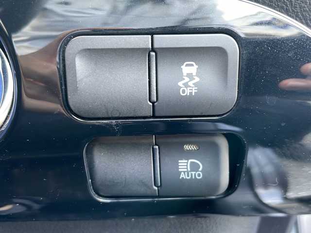 トヨタ プリウス S 岩手県 2017(平29)年 7.1万km グレーメタリック 純正SDナビ/AM/FM/CD/DVD/Bluetooth/フルセグTV/バックカメラ/ビルトインETC/クルーズコントロール/衝突被害軽減ブレーキ/レーンキープアシスト/横滑り防止装置/アイドリングストップ/オートライト/オートハイビーム/LEDヘッドライト/フォグランプ/スマートキー/プッシュスタート/電動格納ミラー/社外15インチAW/純正フロアマット/純正ドアバイザー