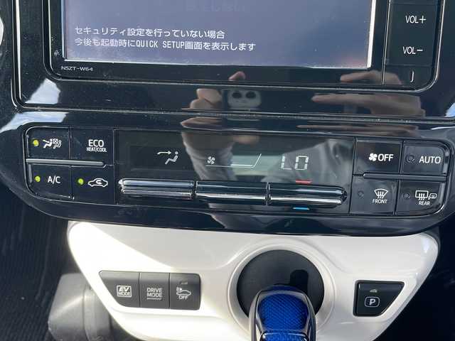 トヨタ プリウス S 岩手県 2017(平29)年 7.1万km グレーメタリック 純正SDナビ/AM/FM/CD/DVD/Bluetooth/フルセグTV/バックカメラ/ビルトインETC/クルーズコントロール/衝突被害軽減ブレーキ/レーンキープアシスト/横滑り防止装置/アイドリングストップ/オートライト/オートハイビーム/LEDヘッドライト/フォグランプ/スマートキー/プッシュスタート/電動格納ミラー/社外15インチAW/純正フロアマット/純正ドアバイザー