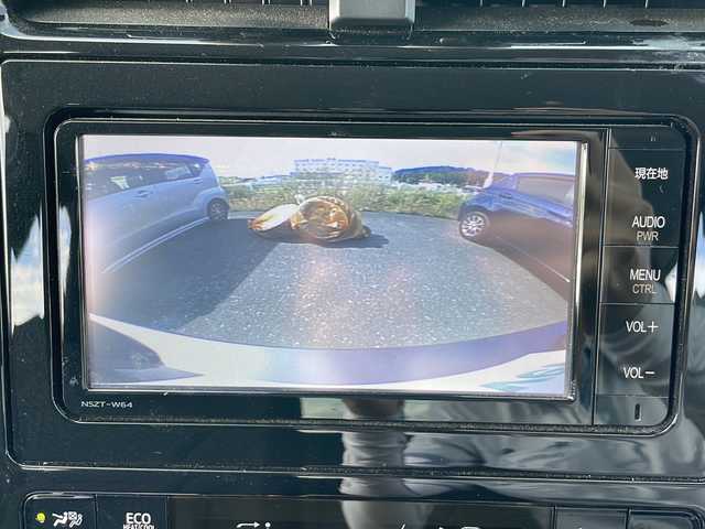 トヨタ プリウス S 岩手県 2017(平29)年 7.1万km グレーメタリック 純正SDナビ/AM/FM/CD/DVD/Bluetooth/フルセグTV/バックカメラ/ビルトインETC/クルーズコントロール/衝突被害軽減ブレーキ/レーンキープアシスト/横滑り防止装置/アイドリングストップ/オートライト/オートハイビーム/LEDヘッドライト/フォグランプ/スマートキー/プッシュスタート/電動格納ミラー/社外15インチAW/純正フロアマット/純正ドアバイザー