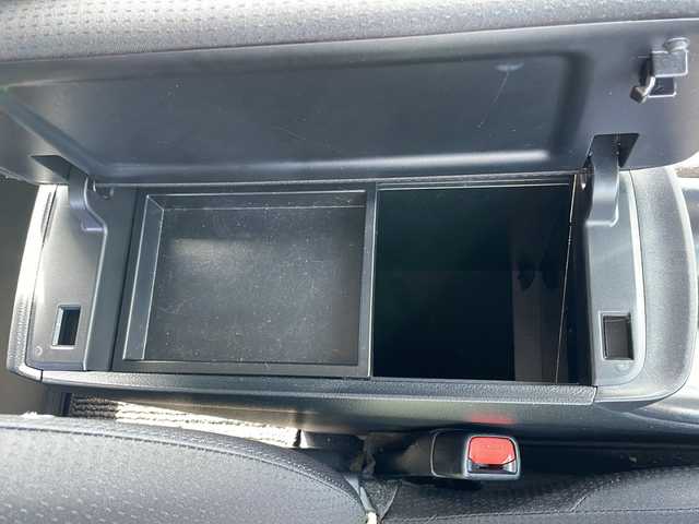 トヨタ プリウス S 岩手県 2017(平29)年 7.1万km グレーメタリック 純正SDナビ/AM/FM/CD/DVD/Bluetooth/フルセグTV/バックカメラ/ビルトインETC/クルーズコントロール/衝突被害軽減ブレーキ/レーンキープアシスト/横滑り防止装置/アイドリングストップ/オートライト/オートハイビーム/LEDヘッドライト/フォグランプ/スマートキー/プッシュスタート/電動格納ミラー/社外15インチAW/純正フロアマット/純正ドアバイザー