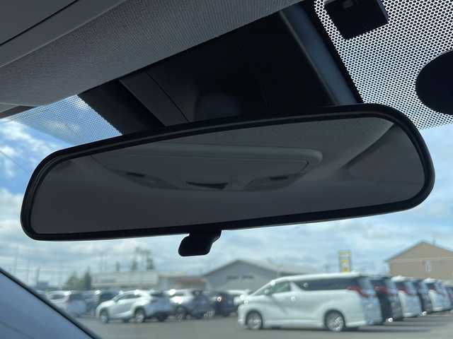 トヨタ プリウス S 岩手県 2017(平29)年 7.1万km グレーメタリック 純正SDナビ/AM/FM/CD/DVD/Bluetooth/フルセグTV/バックカメラ/ビルトインETC/クルーズコントロール/衝突被害軽減ブレーキ/レーンキープアシスト/横滑り防止装置/アイドリングストップ/オートライト/オートハイビーム/LEDヘッドライト/フォグランプ/スマートキー/プッシュスタート/電動格納ミラー/社外15インチAW/純正フロアマット/純正ドアバイザー