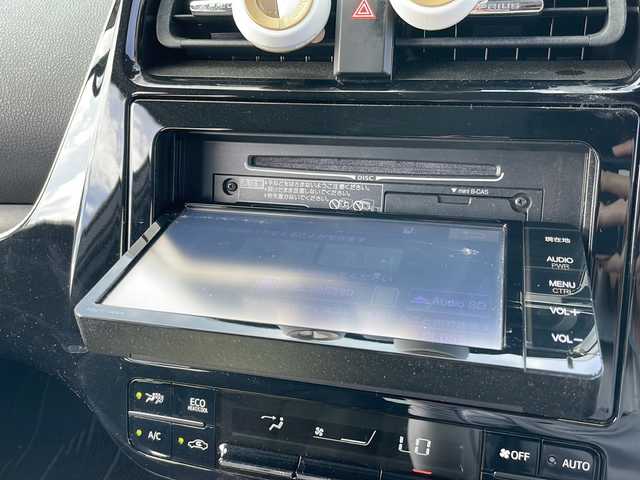 トヨタ プリウス S 岩手県 2017(平29)年 7.1万km グレーメタリック 純正SDナビ/AM/FM/CD/DVD/Bluetooth/フルセグTV/バックカメラ/ビルトインETC/クルーズコントロール/衝突被害軽減ブレーキ/レーンキープアシスト/横滑り防止装置/アイドリングストップ/オートライト/オートハイビーム/LEDヘッドライト/フォグランプ/スマートキー/プッシュスタート/電動格納ミラー/社外15インチAW/純正フロアマット/純正ドアバイザー