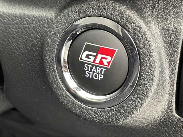 トヨタ ハイラックス Z GRスポーツ 千葉県 2024(令6)年 0.9万km プラチナホワイトパールマイカ 純正ナビ/Bluetooth Miracast AM FM/ＥＴＣ２．０/全方位カメラ/パドルシフト/スポーツペダル/トノカバー/フロアマット/４ＷＤ/パワーシート/純正アルミホイール/レーダークルーズコントロール/ＬＥＤヘッドライト/ウィンカーミラ－/フォグランプ/トヨタセーフティーセンス/プリクラッシュセーフティー/レーンキープアシスト/クリアランスソナー
