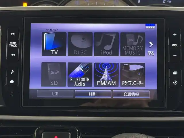 ダイハツ ムーヴ キャンバス G ブラックインテリア リミテッド SAⅢ 三重県 2018(平30)年 5.1万km スムースグレーマイカメタリック/ファイアークォーツレッドメタリック 2トーン ガソリン/FF/インパネCVT/純正 8インチナビ NSZN-X68D/（TV/CD/DVD/iPod/MEMORY MUSIC/SD/Bluetooth/FM/AM/USB/HDMI/ドラレコ）/パノラマモニター/両側パワースライドドア/ドライブレコーダー 前方（ナビ連動）/ETC/衝突回避支援システム スマートアシスト3/・衝突警報機能（対車両・対歩行者）/・衝突回避支援ブレーキ機能（対車両・対歩行者）/・誤発進抑制制御機能（前方・後方）/・車線逸脱警報機能/・オートハイビーム機能/など/装備/・オートエアコン/・オートライト/・LEDヘッドランプ（AFS・オートレベリング機能・LEDクリアランスランプ付）/・LEDフロントフォグランプ/・ステアリングスイッチ/・プッシュスタート/・助手席大型シートアンダートレイ/・純正ホイールキャップ＋14インチスチールホイール/・スマートキーx2/・保/取/ナビ取/など
