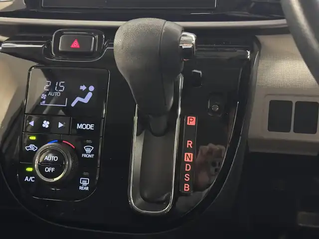 ダイハツ ムーヴ キャンバス G ブラックインテリア リミテッド SAⅢ 三重県 2018(平30)年 5.1万km スムースグレーマイカメタリック/ファイアークォーツレッドメタリック 2トーン ガソリン/FF/インパネCVT/純正 8インチナビ NSZN-X68D/（TV/CD/DVD/iPod/MEMORY MUSIC/SD/Bluetooth/FM/AM/USB/HDMI/ドラレコ）/パノラマモニター/両側パワースライドドア/ドライブレコーダー 前方（ナビ連動）/ETC/衝突回避支援システム スマートアシスト3/・衝突警報機能（対車両・対歩行者）/・衝突回避支援ブレーキ機能（対車両・対歩行者）/・誤発進抑制制御機能（前方・後方）/・車線逸脱警報機能/・オートハイビーム機能/など/装備/・オートエアコン/・オートライト/・LEDヘッドランプ（AFS・オートレベリング機能・LEDクリアランスランプ付）/・LEDフロントフォグランプ/・ステアリングスイッチ/・プッシュスタート/・助手席大型シートアンダートレイ/・純正ホイールキャップ＋14インチスチールホイール/・スマートキーx2/・保/取/ナビ取/など