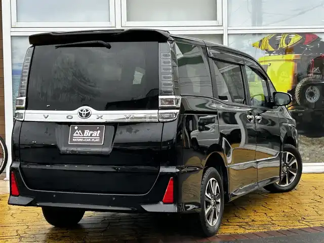 トヨタ ヴォクシー ZS 煌Ⅲ 道北・旭川 2021(令3)年 2.3万km ブラック ワンオーナー/純正9インチナビ/純正フリップダウンモニター/フルセグTV/バックカメラ/両側電動スライドドア/クリアランスソナー/ハーフレザーシート/クルーズコントロール/ETC2.0