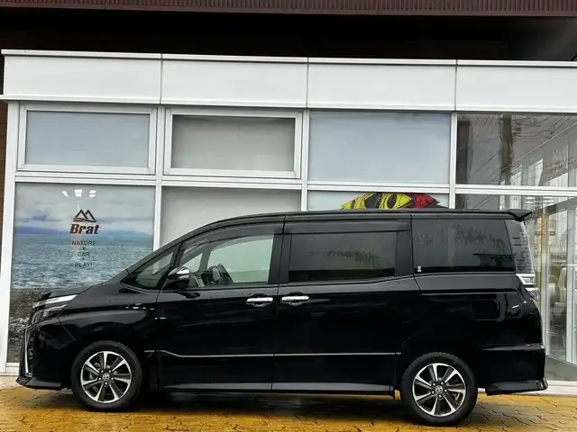トヨタ ヴォクシー ZS 煌Ⅲ 道北・旭川 2021(令3)年 2.3万km ブラック ワンオーナー/純正9インチナビ/純正フリップダウンモニター/フルセグTV/バックカメラ/両側電動スライドドア/クリアランスソナー/ハーフレザーシート/クルーズコントロール/ETC2.0