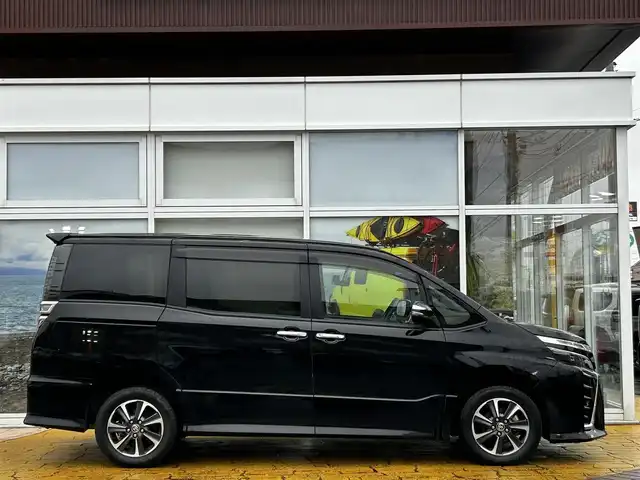 トヨタ ヴォクシー ZS 煌Ⅲ 道北・旭川 2021(令3)年 2.3万km ブラック ワンオーナー/純正9インチナビ/純正フリップダウンモニター/フルセグTV/バックカメラ/両側電動スライドドア/クリアランスソナー/ハーフレザーシート/クルーズコントロール/ETC2.0