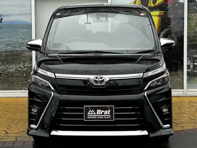 トヨタ ヴォクシー ZS 煌Ⅲ 道北・旭川 2021(令3)年 2.3万km ブラック ワンオーナー/純正9インチナビ/純正フリップダウンモニター/フルセグTV/バックカメラ/両側電動スライドドア/クリアランスソナー/ハーフレザーシート/クルーズコントロール/ETC2.0