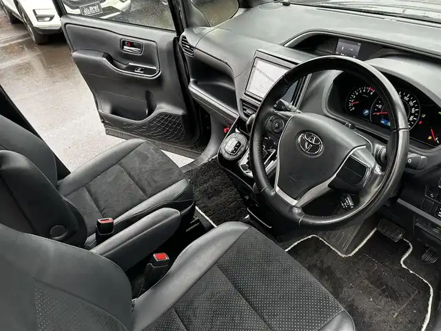 トヨタ ヴォクシー ZS 煌Ⅲ 道北・旭川 2021(令3)年 2.3万km ブラック ワンオーナー/純正9インチナビ/純正フリップダウンモニター/フルセグTV/バックカメラ/両側電動スライドドア/クリアランスソナー/ハーフレザーシート/クルーズコントロール/ETC2.0