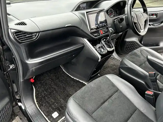 トヨタ ヴォクシー ZS 煌Ⅲ 道北・旭川 2021(令3)年 2.3万km ブラック ワンオーナー/純正9インチナビ/純正フリップダウンモニター/フルセグTV/バックカメラ/両側電動スライドドア/クリアランスソナー/ハーフレザーシート/クルーズコントロール/ETC2.0