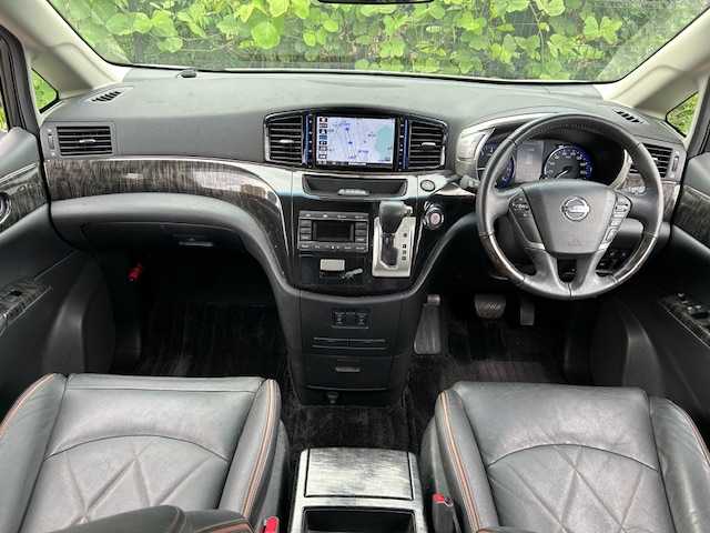 日産 エルグランド 250HWS プレミアム アーバンクロム 静岡県 2019(平31)年 7.3万km ブリリアントホワイトパール ワンオーナー/純正ナビ（フルセグTV、Bluetooth/後席モニター/前席パワーシート/レザーシート/両側パワースライドドア/オットマン/パワーバックドア/車外カメラ（バック/シートヒーター/ETC/純正アルミホイール/プッシュスタート/コーナーセンサー/ウォークスルー