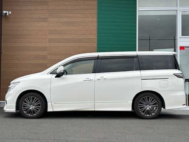 日産 エルグランド 250HWS プレミアム アーバンクロム 静岡県 2019(平31)年 7.3万km ブリリアントホワイトパール ワンオーナー/純正ナビ（フルセグTV、Bluetooth/後席モニター/前席パワーシート/レザーシート/両側パワースライドドア/オットマン/パワーバックドア/車外カメラ（バック/シートヒーター/ETC/純正アルミホイール/プッシュスタート/コーナーセンサー/ウォークスルー