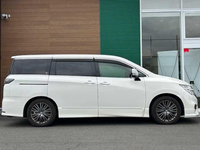 日産 エルグランド 250HWS プレミアム アーバンクロム 静岡県 2019(平31)年 7.3万km ブリリアントホワイトパール ワンオーナー/純正ナビ（フルセグTV、Bluetooth/後席モニター/前席パワーシート/レザーシート/両側パワースライドドア/オットマン/パワーバックドア/車外カメラ（バック/シートヒーター/ETC/純正アルミホイール/プッシュスタート/コーナーセンサー/ウォークスルー