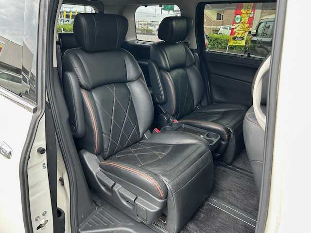 日産 エルグランド 250HWS プレミアム アーバンクロム 静岡県 2019(平31)年 7.3万km ブリリアントホワイトパール ワンオーナー/純正ナビ（フルセグTV、Bluetooth/後席モニター/前席パワーシート/レザーシート/両側パワースライドドア/オットマン/パワーバックドア/車外カメラ（バック/シートヒーター/ETC/純正アルミホイール/プッシュスタート/コーナーセンサー/ウォークスルー