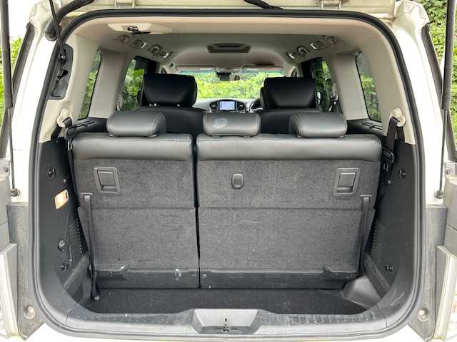 日産 エルグランド 250HWS プレミアム アーバンクロム 静岡県 2019(平31)年 7.3万km ブリリアントホワイトパール ワンオーナー/純正ナビ（フルセグTV、Bluetooth/後席モニター/前席パワーシート/レザーシート/両側パワースライドドア/オットマン/パワーバックドア/車外カメラ（バック/シートヒーター/ETC/純正アルミホイール/プッシュスタート/コーナーセンサー/ウォークスルー