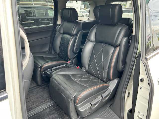 日産 エルグランド 250HWS プレミアム アーバンクロム 静岡県 2019(平31)年 7.3万km ブリリアントホワイトパール ワンオーナー/純正ナビ（フルセグTV、Bluetooth/後席モニター/前席パワーシート/レザーシート/両側パワースライドドア/オットマン/パワーバックドア/車外カメラ（バック/シートヒーター/ETC/純正アルミホイール/プッシュスタート/コーナーセンサー/ウォークスルー