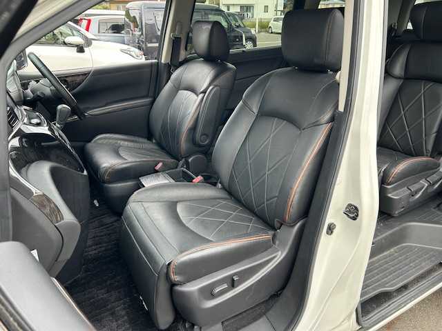 日産 エルグランド 250HWS プレミアム アーバンクロム 静岡県 2019(平31)年 7.3万km ブリリアントホワイトパール ワンオーナー/純正ナビ（フルセグTV、Bluetooth/後席モニター/前席パワーシート/レザーシート/両側パワースライドドア/オットマン/パワーバックドア/車外カメラ（バック/シートヒーター/ETC/純正アルミホイール/プッシュスタート/コーナーセンサー/ウォークスルー