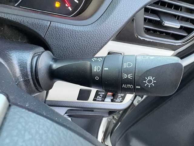 トヨタ ノア Si ダブルバイビーⅡ 大阪府 2019(令1)年 4.6万km ホワイトパールクリスタルシャイン １０インチナビ　/フルセグ　/Ｂｌｕｅｔｏｏｔｈ　/バックカメラ　/フリップダウンモニター　/両側パワースライドドア　/ドライブレコーダー　/クルーズコントロール　/ビルトイン２．０ＥＴＣ　/フロアーマット