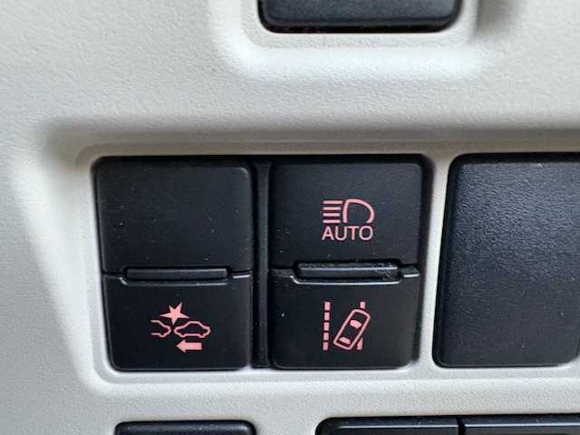 トヨタ ノア Si ダブルバイビーⅡ 大阪府 2019(令1)年 4.6万km ホワイトパールクリスタルシャイン １０インチナビ　/フルセグ　/Ｂｌｕｅｔｏｏｔｈ　/バックカメラ　/フリップダウンモニター　/両側パワースライドドア　/ドライブレコーダー　/クルーズコントロール　/ビルトイン２．０ＥＴＣ　/フロアーマット