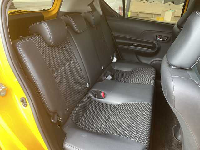 トヨタ アクア クロスオーバー グラム 愛知県 2019(令1)年 4.1万km イエロー トヨタセーフティセンス/純正9型ナビ/バックカメラ/シートヒーター/ハーフレザーシート/純正アルミホイール/純正フロアマット/ルーフレール/LEDヘッドライト/オートマチックハイビーム/ドライブレコーダー/ETC/衝突軽減システム/フルセグ/CD DVD/Bluetooth/ステアリングスイッチ/スマートキー/プッシュスタート