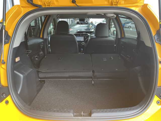 トヨタ アクア クロスオーバー グラム 愛知県 2019(令1)年 4.1万km イエロー トヨタセーフティセンス/純正9型ナビ/バックカメラ/シートヒーター/ハーフレザーシート/純正アルミホイール/純正フロアマット/ルーフレール/LEDヘッドライト/オートマチックハイビーム/ドライブレコーダー/ETC/衝突軽減システム/フルセグ/CD DVD/Bluetooth/ステアリングスイッチ/スマートキー/プッシュスタート