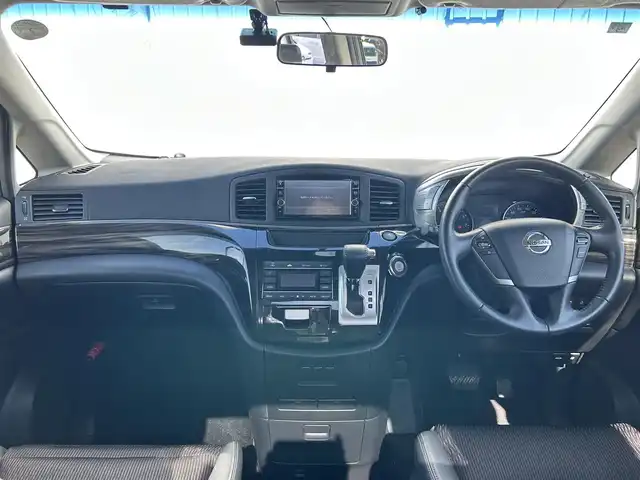 日産 エルグランド 250ハイウェイスターS 熊本県 2017(平29)年 2.1万km ブリリアントホワイトパール 純正ナビ/・AM/FM/CD/DVD/BT/AUX/SD/・フルセグTV/・バックカメラ/サンルーフ/フリップダウンモニター/両側電動スライドドア/クルーズコントロール/ビルトインETC/ハーフレザーシート/革巻きステアリング/ステアリングスイッチ/ドライブレコーダー/後席ロールサンシェード/LEDヘッドライト/オートライト/電動格納ミラー/ウインカーミラー/純正アルミホイール/社外フロアマット/ドアバイザー