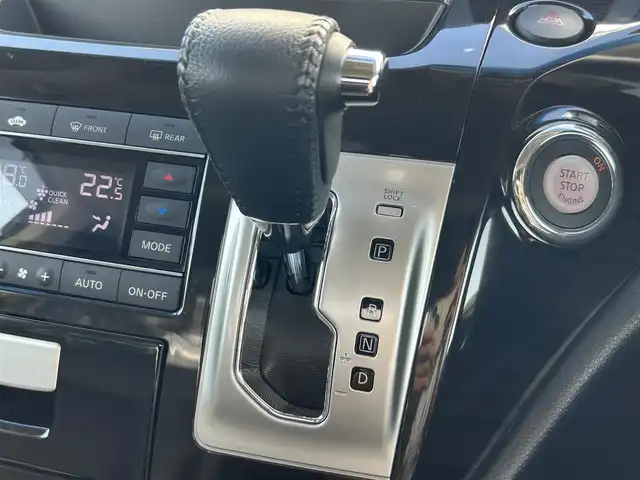 日産 エルグランド 250ハイウェイスターS 熊本県 2017(平29)年 2.1万km ブリリアントホワイトパール 純正ナビ/・AM/FM/CD/DVD/BT/AUX/SD/・フルセグTV/・バックカメラ/サンルーフ/フリップダウンモニター/両側電動スライドドア/クルーズコントロール/ビルトインETC/ハーフレザーシート/革巻きステアリング/ステアリングスイッチ/ドライブレコーダー/後席ロールサンシェード/LEDヘッドライト/オートライト/電動格納ミラー/ウインカーミラー/純正アルミホイール/社外フロアマット/ドアバイザー