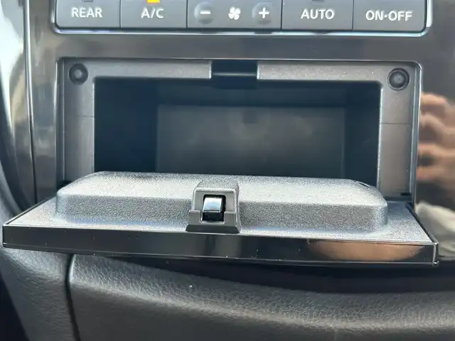 日産 エルグランド 250ハイウェイスターS 熊本県 2017(平29)年 2.1万km ブリリアントホワイトパール 純正ナビ/・AM/FM/CD/DVD/BT/AUX/SD/・フルセグTV/・バックカメラ/サンルーフ/フリップダウンモニター/両側電動スライドドア/クルーズコントロール/ビルトインETC/ハーフレザーシート/革巻きステアリング/ステアリングスイッチ/ドライブレコーダー/後席ロールサンシェード/LEDヘッドライト/オートライト/電動格納ミラー/ウインカーミラー/純正アルミホイール/社外フロアマット/ドアバイザー