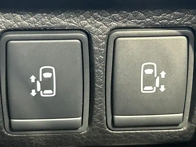 日産 エルグランド 250ハイウェイスターS 熊本県 2017(平29)年 2.1万km ブリリアントホワイトパール 純正ナビ/・AM/FM/CD/DVD/BT/AUX/SD/・フルセグTV/・バックカメラ/サンルーフ/フリップダウンモニター/両側電動スライドドア/クルーズコントロール/ビルトインETC/ハーフレザーシート/革巻きステアリング/ステアリングスイッチ/ドライブレコーダー/後席ロールサンシェード/LEDヘッドライト/オートライト/電動格納ミラー/ウインカーミラー/純正アルミホイール/社外フロアマット/ドアバイザー