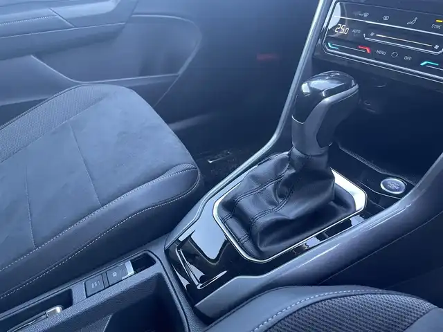 フォルクスワーゲン ＶＷ Ｔ－ロック TDI スタイル 栃木県 2024(令6)年 1.2万km 青 デジタルメーター/ナビ/バックカメラ/ETC/Applecarplay/ACC/レーンキープアシスト/ブラインドスポット/フロントアシスト/パークディスタンス/パワーテールゲート/LEDヘッドライト/ワイヤレスチャージ/ハーフレザー