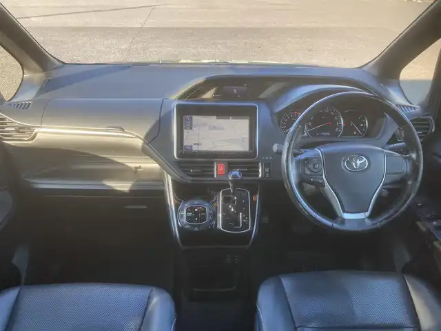 トヨタ エスクァイア Gi 埼玉県 2014(平26)年 14.4万km スパークリングブラックパールクリスタルシャイン (株)IDOMが運営する【じしゃロン鳩ヶ谷店】の自社ローン対象車両になります。こちらは現金ご利用時の価格です。自社ローンご希望の方は別途その旨お申付け下さい。/登録時143107km/純正SDナビ(品番:NSZT-Y64T)/フルセグTV/バックカメラ/両側パワースライドドア/ワンタッチオートスライドドア/クルーズコントロール/キャプテンシート/ウォークスルー/前席シートヒーター/ETC/ウッドコンビステアリング/ステアリングスイッチ/デュアルエアコン/TRDフロントグリル/プッシュスタート/スマートキー/アイドリングストップ/オートハイビーム/ドライブモード/横滑り防止/リアクーラースイッチ/自動防眩ミラー/社外17インチAW/電動格納機能付きウインカーミラー