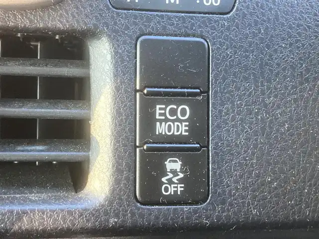 トヨタ エスクァイア Gi 埼玉県 2014(平26)年 14.4万km スパークリングブラックパールクリスタルシャイン (株)IDOMが運営する【じしゃロン鳩ヶ谷店】の自社ローン対象車両になります。こちらは現金ご利用時の価格です。自社ローンご希望の方は別途その旨お申付け下さい。/登録時143107km/純正SDナビ(品番:NSZT-Y64T)/フルセグTV/バックカメラ/両側パワースライドドア/ワンタッチオートスライドドア/クルーズコントロール/キャプテンシート/ウォークスルー/前席シートヒーター/ETC/ウッドコンビステアリング/ステアリングスイッチ/デュアルエアコン/TRDフロントグリル/プッシュスタート/スマートキー/アイドリングストップ/オートハイビーム/ドライブモード/横滑り防止/リアクーラースイッチ/自動防眩ミラー/社外17インチAW/電動格納機能付きウインカーミラー