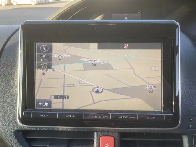 トヨタ エスクァイア Gi 埼玉県 2014(平26)年 14.4万km スパークリングブラックパールクリスタルシャイン (株)IDOMが運営する【じしゃロン鳩ヶ谷店】の自社ローン対象車両になります。こちらは現金ご利用時の価格です。自社ローンご希望の方は別途その旨お申付け下さい。/登録時143107km/純正SDナビ(品番:NSZT-Y64T)/フルセグTV/バックカメラ/両側パワースライドドア/ワンタッチオートスライドドア/クルーズコントロール/キャプテンシート/ウォークスルー/前席シートヒーター/ETC/ウッドコンビステアリング/ステアリングスイッチ/デュアルエアコン/TRDフロントグリル/プッシュスタート/スマートキー/アイドリングストップ/オートハイビーム/ドライブモード/横滑り防止/リアクーラースイッチ/自動防眩ミラー/社外17インチAW/電動格納機能付きウインカーミラー