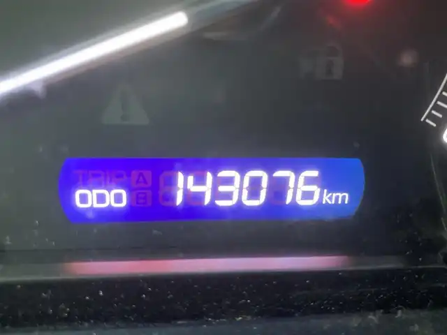 トヨタ エスクァイア Gi 埼玉県 2014(平26)年 14.4万km スパークリングブラックパールクリスタルシャイン (株)IDOMが運営する【じしゃロン鳩ヶ谷店】の自社ローン対象車両になります。こちらは現金ご利用時の価格です。自社ローンご希望の方は別途その旨お申付け下さい。/登録時143107km/純正SDナビ(品番:NSZT-Y64T)/フルセグTV/バックカメラ/両側パワースライドドア/ワンタッチオートスライドドア/クルーズコントロール/キャプテンシート/ウォークスルー/前席シートヒーター/ETC/ウッドコンビステアリング/ステアリングスイッチ/デュアルエアコン/TRDフロントグリル/プッシュスタート/スマートキー/アイドリングストップ/オートハイビーム/ドライブモード/横滑り防止/リアクーラースイッチ/自動防眩ミラー/社外17インチAW/電動格納機能付きウインカーミラー