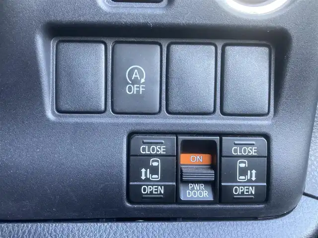 トヨタ エスクァイア Gi 埼玉県 2014(平26)年 14.4万km スパークリングブラックパールクリスタルシャイン (株)IDOMが運営する【じしゃロン鳩ヶ谷店】の自社ローン対象車両になります。こちらは現金ご利用時の価格です。自社ローンご希望の方は別途その旨お申付け下さい。/登録時143107km/純正SDナビ(品番:NSZT-Y64T)/フルセグTV/バックカメラ/両側パワースライドドア/ワンタッチオートスライドドア/クルーズコントロール/キャプテンシート/ウォークスルー/前席シートヒーター/ETC/ウッドコンビステアリング/ステアリングスイッチ/デュアルエアコン/TRDフロントグリル/プッシュスタート/スマートキー/アイドリングストップ/オートハイビーム/ドライブモード/横滑り防止/リアクーラースイッチ/自動防眩ミラー/社外17インチAW/電動格納機能付きウインカーミラー