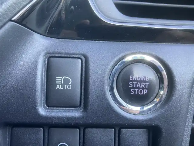 トヨタ エスクァイア Gi 埼玉県 2014(平26)年 14.4万km スパークリングブラックパールクリスタルシャイン (株)IDOMが運営する【じしゃロン鳩ヶ谷店】の自社ローン対象車両になります。こちらは現金ご利用時の価格です。自社ローンご希望の方は別途その旨お申付け下さい。/登録時143107km/純正SDナビ(品番:NSZT-Y64T)/フルセグTV/バックカメラ/両側パワースライドドア/ワンタッチオートスライドドア/クルーズコントロール/キャプテンシート/ウォークスルー/前席シートヒーター/ETC/ウッドコンビステアリング/ステアリングスイッチ/デュアルエアコン/TRDフロントグリル/プッシュスタート/スマートキー/アイドリングストップ/オートハイビーム/ドライブモード/横滑り防止/リアクーラースイッチ/自動防眩ミラー/社外17インチAW/電動格納機能付きウインカーミラー