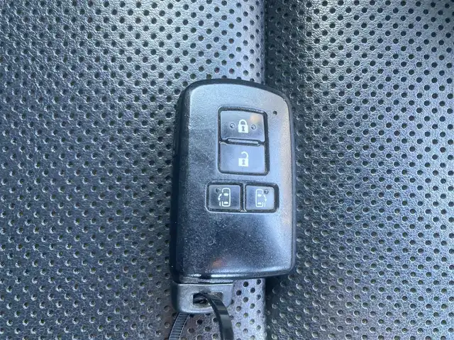 トヨタ エスクァイア Gi 埼玉県 2014(平26)年 14.4万km スパークリングブラックパールクリスタルシャイン (株)IDOMが運営する【じしゃロン鳩ヶ谷店】の自社ローン対象車両になります。こちらは現金ご利用時の価格です。自社ローンご希望の方は別途その旨お申付け下さい。/登録時143107km/純正SDナビ(品番:NSZT-Y64T)/フルセグTV/バックカメラ/両側パワースライドドア/ワンタッチオートスライドドア/クルーズコントロール/キャプテンシート/ウォークスルー/前席シートヒーター/ETC/ウッドコンビステアリング/ステアリングスイッチ/デュアルエアコン/TRDフロントグリル/プッシュスタート/スマートキー/アイドリングストップ/オートハイビーム/ドライブモード/横滑り防止/リアクーラースイッチ/自動防眩ミラー/社外17インチAW/電動格納機能付きウインカーミラー