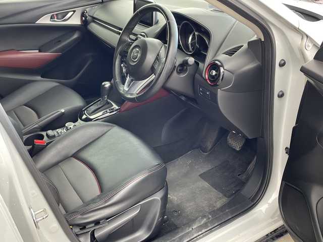 マツダ ＣＸ－３ XD ツーリング 兵庫県 2015(平27)年 7.9万km セラミックM ・純正ナビ（BT/USB)/・バックカメラ/・ETC/・スマートブレーキサポート/・クルーズコントロール/・ブラインドスポットモニター/・ヘッドアップディスプレイ/・ハーフレザーシート/・パドルシフト/・アイドリングストップ/・スマートキー/・純正18インチアルミホイール