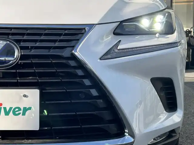 レクサス ＮＸ 300h Iパッケージ 兵庫県 2018(平30)年 5.7万km ソニッククォーツ 純正10.3型ナビ/・BT.TV.AM.FM/バック/サイドカメラ/レクサスセーフティセンス/・プリクラッシュセーフティ/・アダプティブクルーズコントロール/・レーンディパーチャーアラート/・オートマチックハイビーム/クリアランスソナー/3眼LEDヘッドライト/革巻きステアリング/ステアリングヒーター/テアリングスイッチ/パドルシフト/黒革シート/前席シートヒーター/前席パワーシート（メモリー付き）/パワーバックドア/電動パーキングブレーキ/オートブレーキホールド/レーダー探知機/ビルトインETC2.0/純正18インチアルミホイール/純正フロアマット/スペアキー1本/カードキー1枚