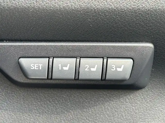 レクサス ＮＸ 300h Iパッケージ 兵庫県 2018(平30)年 5.7万km ソニッククォーツ 純正10.3型ナビ/・BT.TV.AM.FM/バック/サイドカメラ/レクサスセーフティセンス/・プリクラッシュセーフティ/・アダプティブクルーズコントロール/・レーンディパーチャーアラート/・オートマチックハイビーム/クリアランスソナー/3眼LEDヘッドライト/革巻きステアリング/ステアリングヒーター/テアリングスイッチ/パドルシフト/黒革シート/前席シートヒーター/前席パワーシート（メモリー付き）/パワーバックドア/電動パーキングブレーキ/オートブレーキホールド/レーダー探知機/ビルトインETC2.0/純正18インチアルミホイール/純正フロアマット/スペアキー1本/カードキー1枚