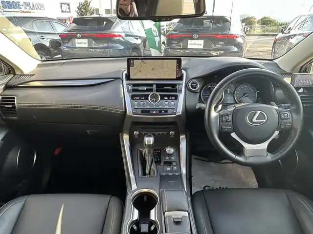 レクサス ＮＸ 300h Iパッケージ 兵庫県 2018(平30)年 5.7万km ソニッククォーツ 純正10.3型ナビ/・BT.TV.AM.FM/バック/サイドカメラ/レクサスセーフティセンス/・プリクラッシュセーフティ/・アダプティブクルーズコントロール/・レーンディパーチャーアラート/・オートマチックハイビーム/クリアランスソナー/3眼LEDヘッドライト/革巻きステアリング/ステアリングヒーター/テアリングスイッチ/パドルシフト/黒革シート/前席シートヒーター/前席パワーシート（メモリー付き）/パワーバックドア/電動パーキングブレーキ/オートブレーキホールド/レーダー探知機/ビルトインETC2.0/純正18インチアルミホイール/純正フロアマット/スペアキー1本/カードキー1枚